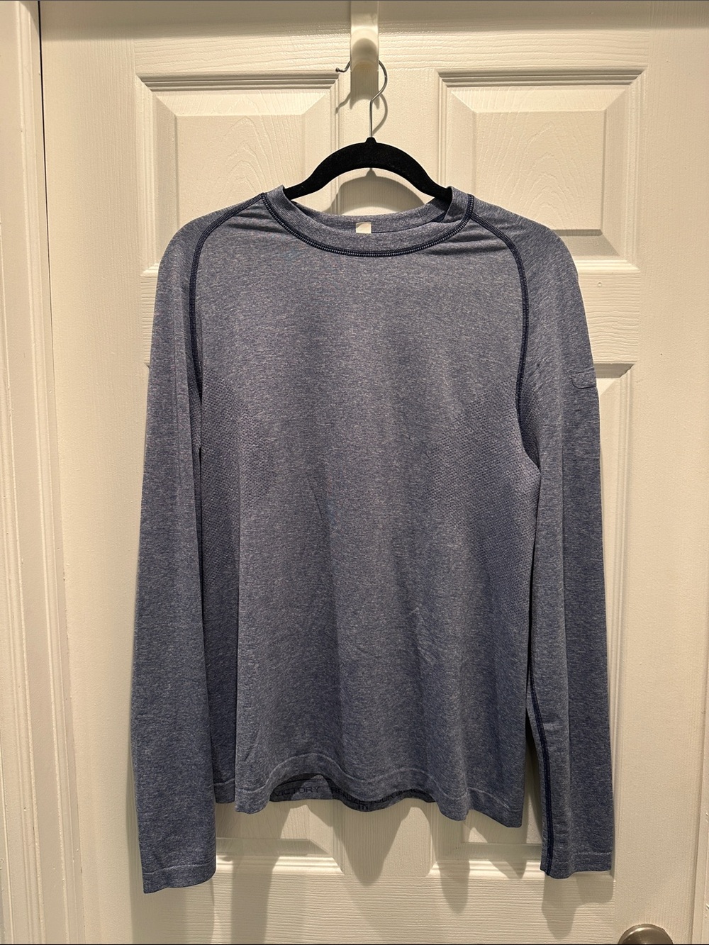 Men's Long-Sleeve Heather Blue Crewneck Shirt Size M Lululemon